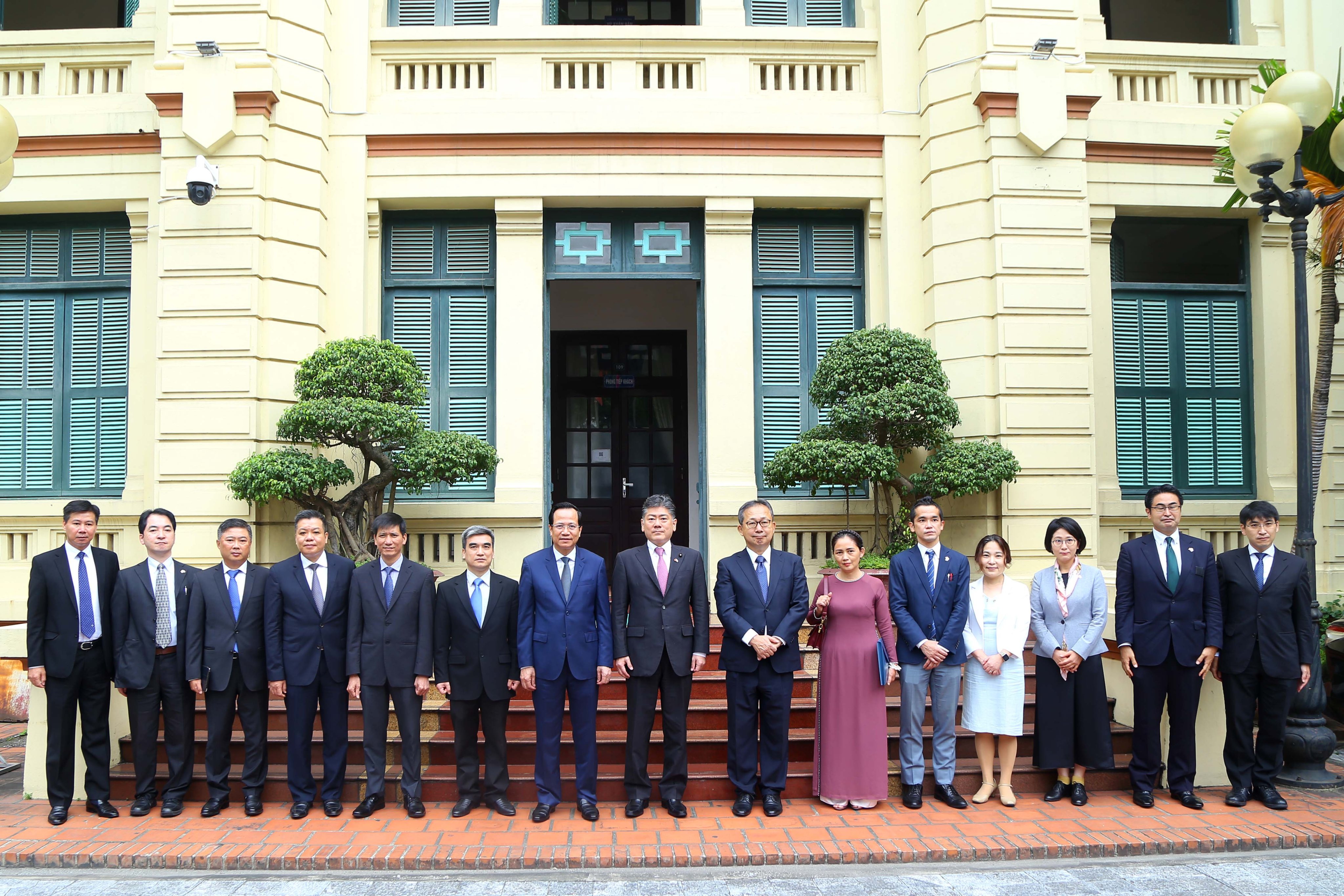 Minister Dao Ngoc Dung receives Japanese Minister of Justice
