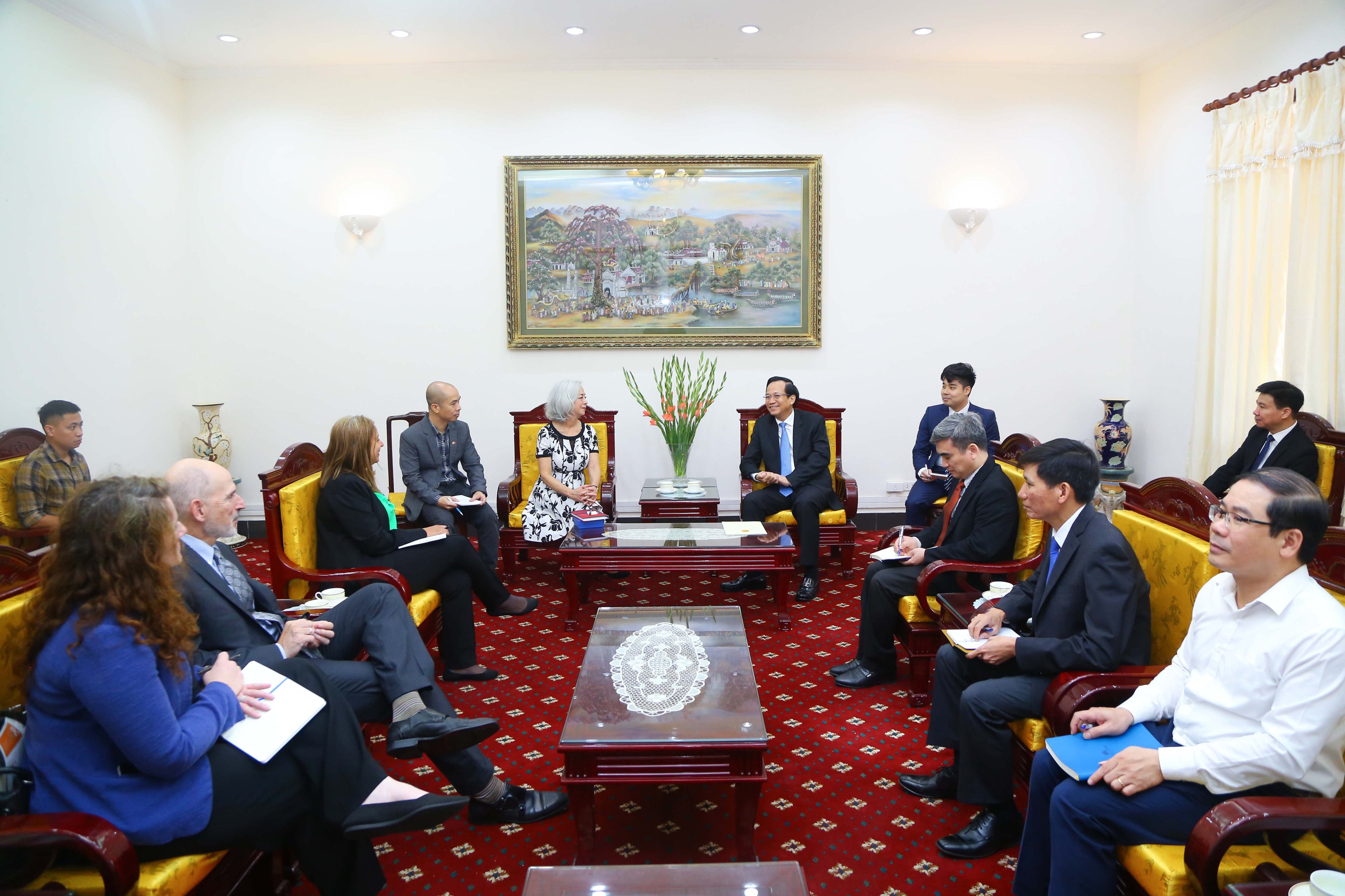 Minister Dao Ngoc Dung receives the US Department of Labour’s Deputy Undersecretary for International Labour Affairs