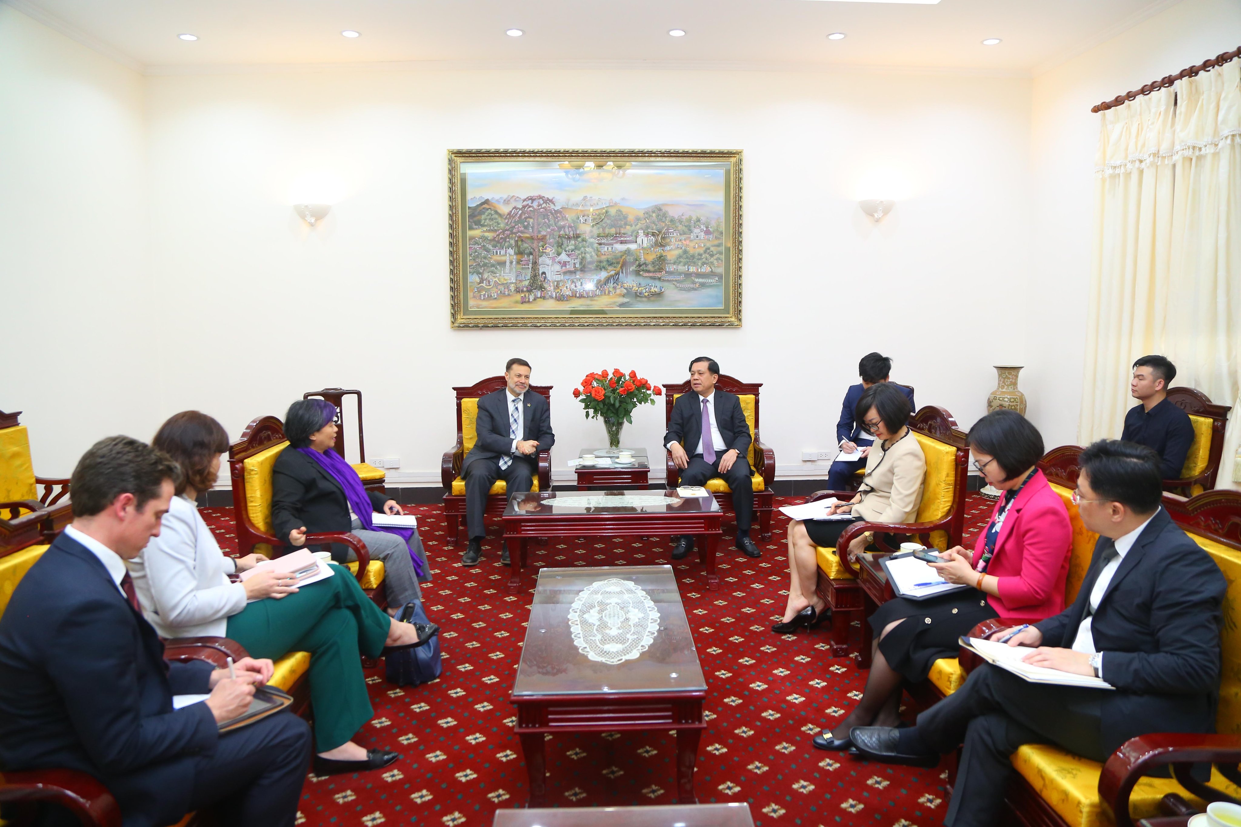 Deputy Minister Nguyen Ba Hoan receives the Australian Ambassador to Vietnam