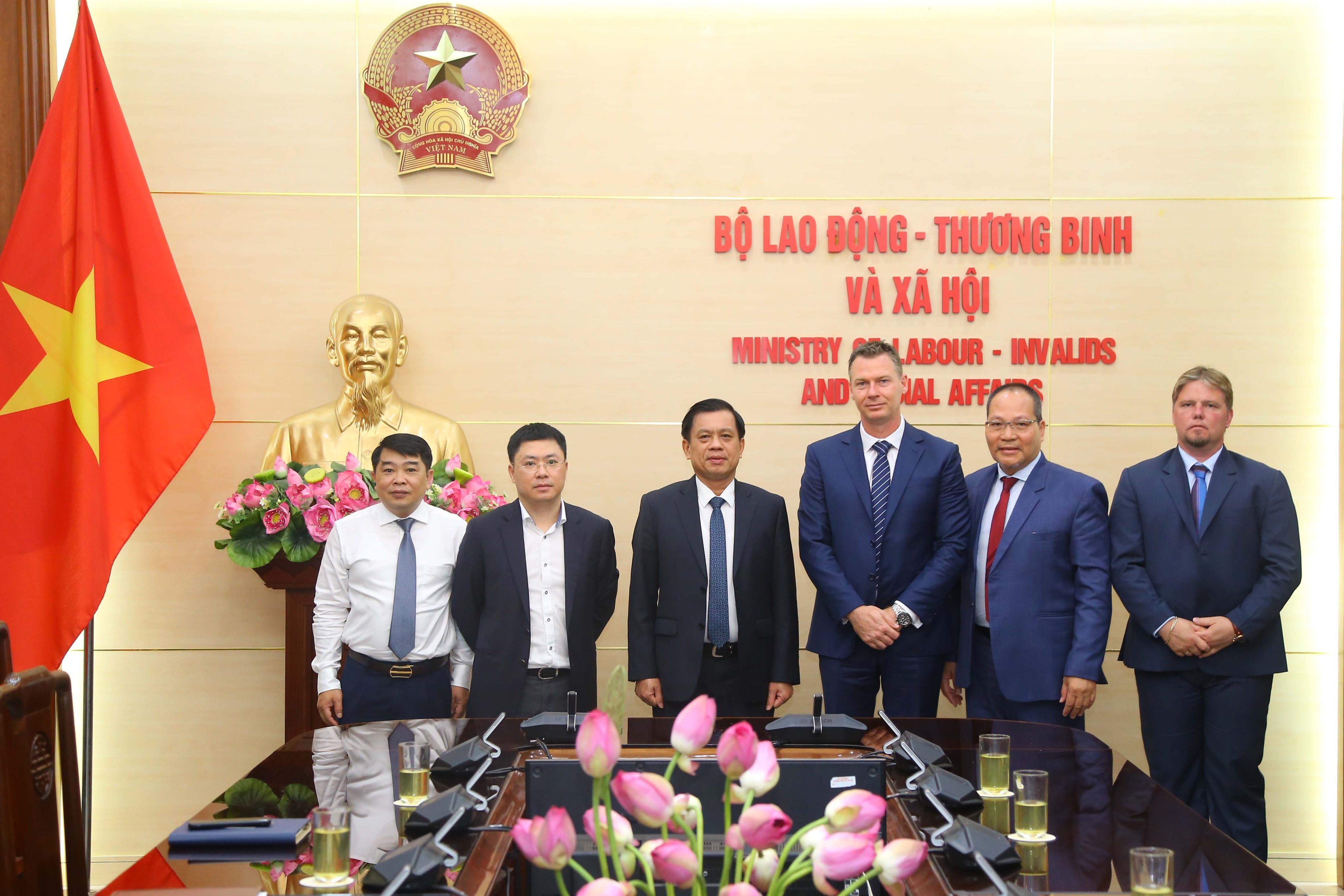 Promoting labour cooperation between Vietnam and Hungary