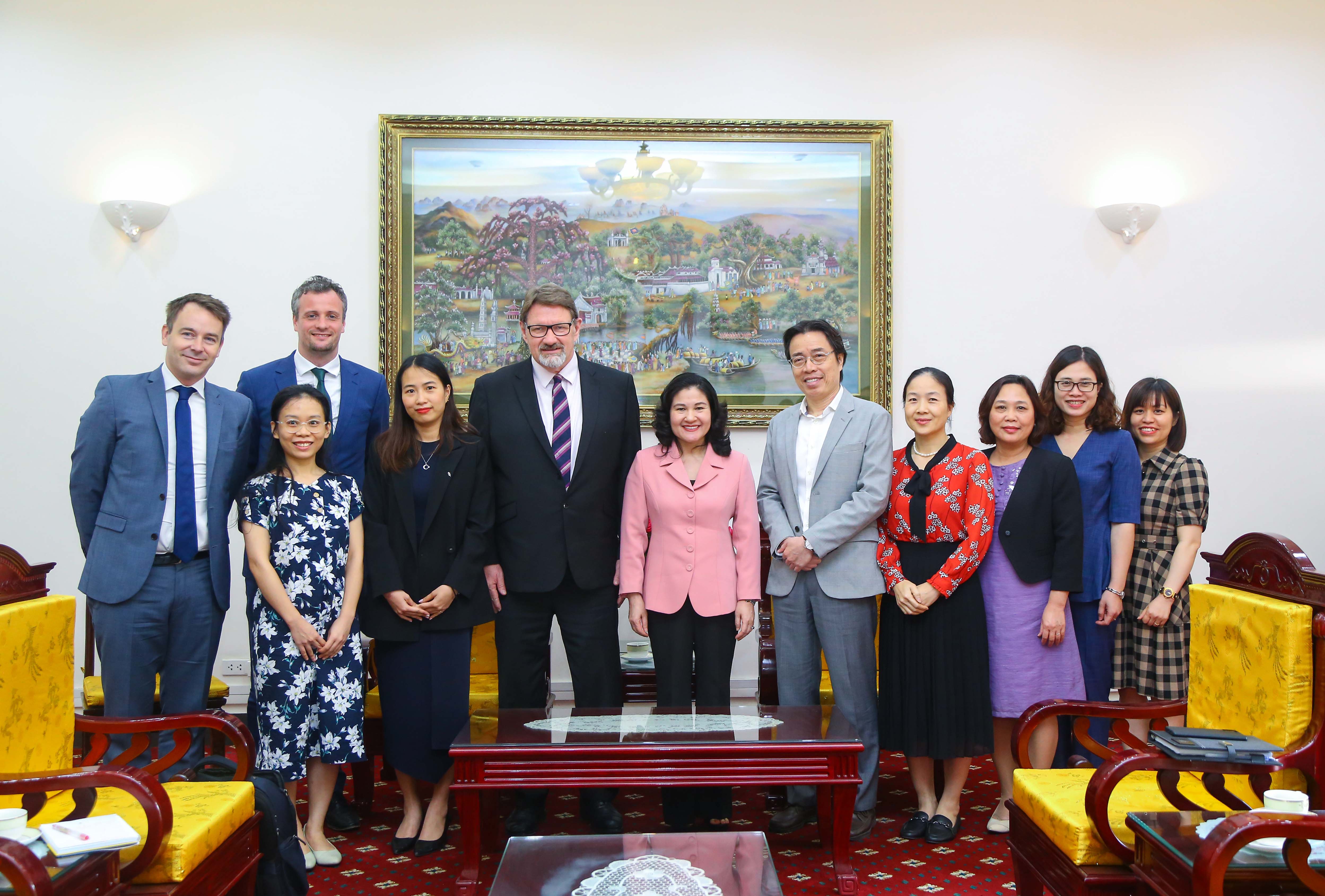 Deputy Minister Nguyen Thi Ha receives the CEO of Care for Children