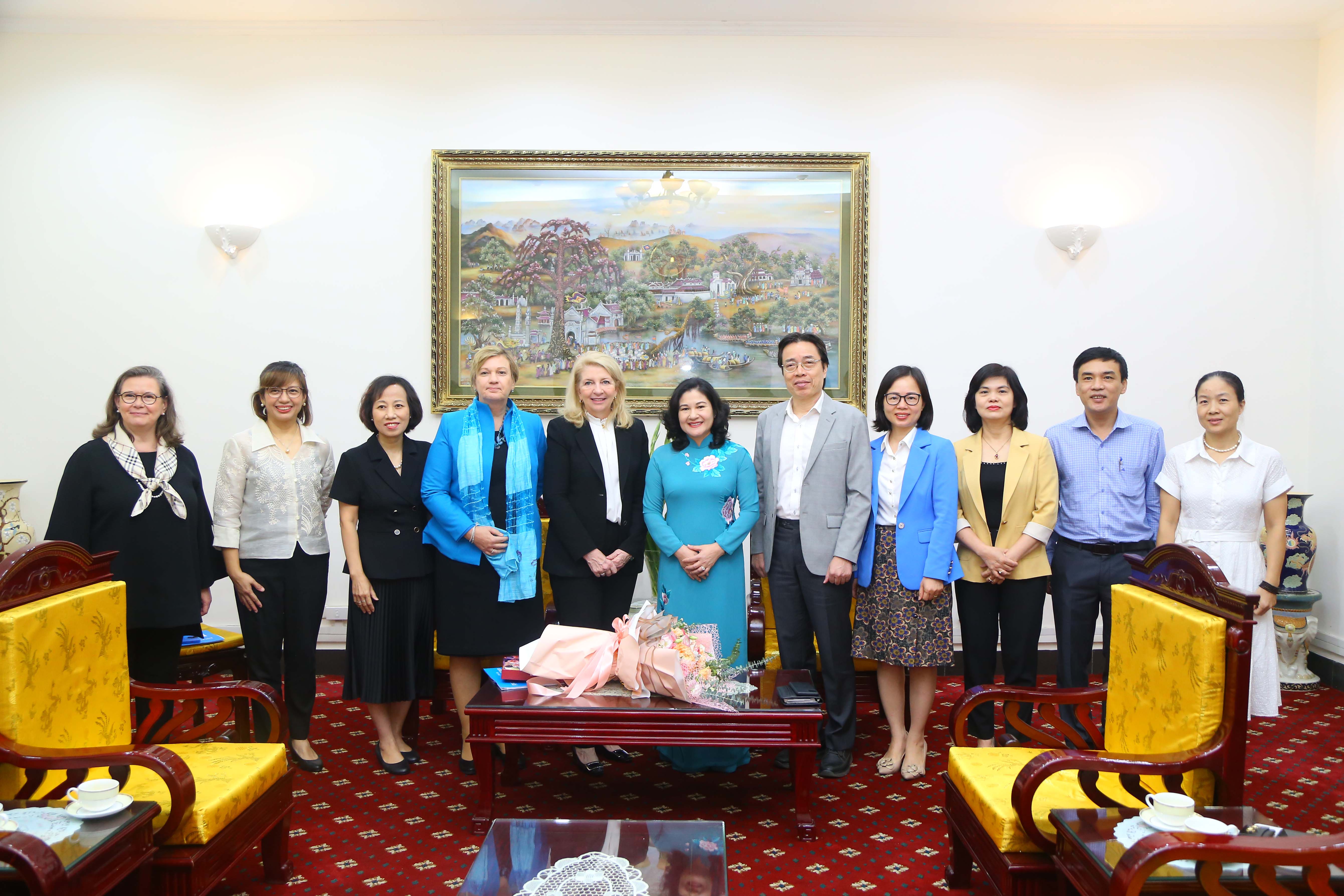 Deputy Minister Nguyen Thi Ha receives Executive Director of United Nations Children's Fund