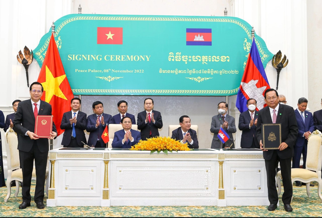 Vietnam – Cambodia sign MOU on labour Cooperation