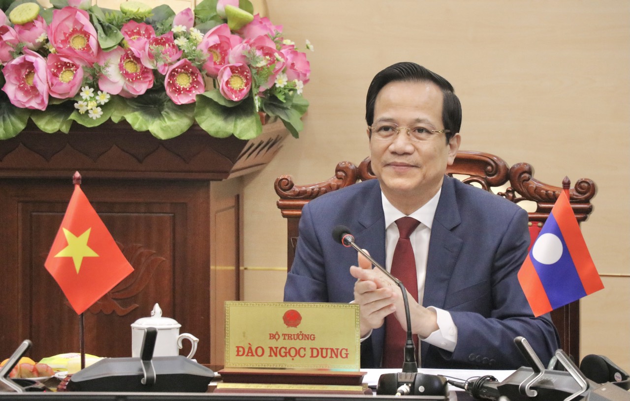 Vietnam, Laos sign agreement on labor and social welfare
