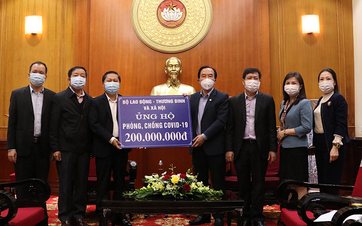 MOLISA donate VND 200 million for COVID-19 pandemic prevention and control