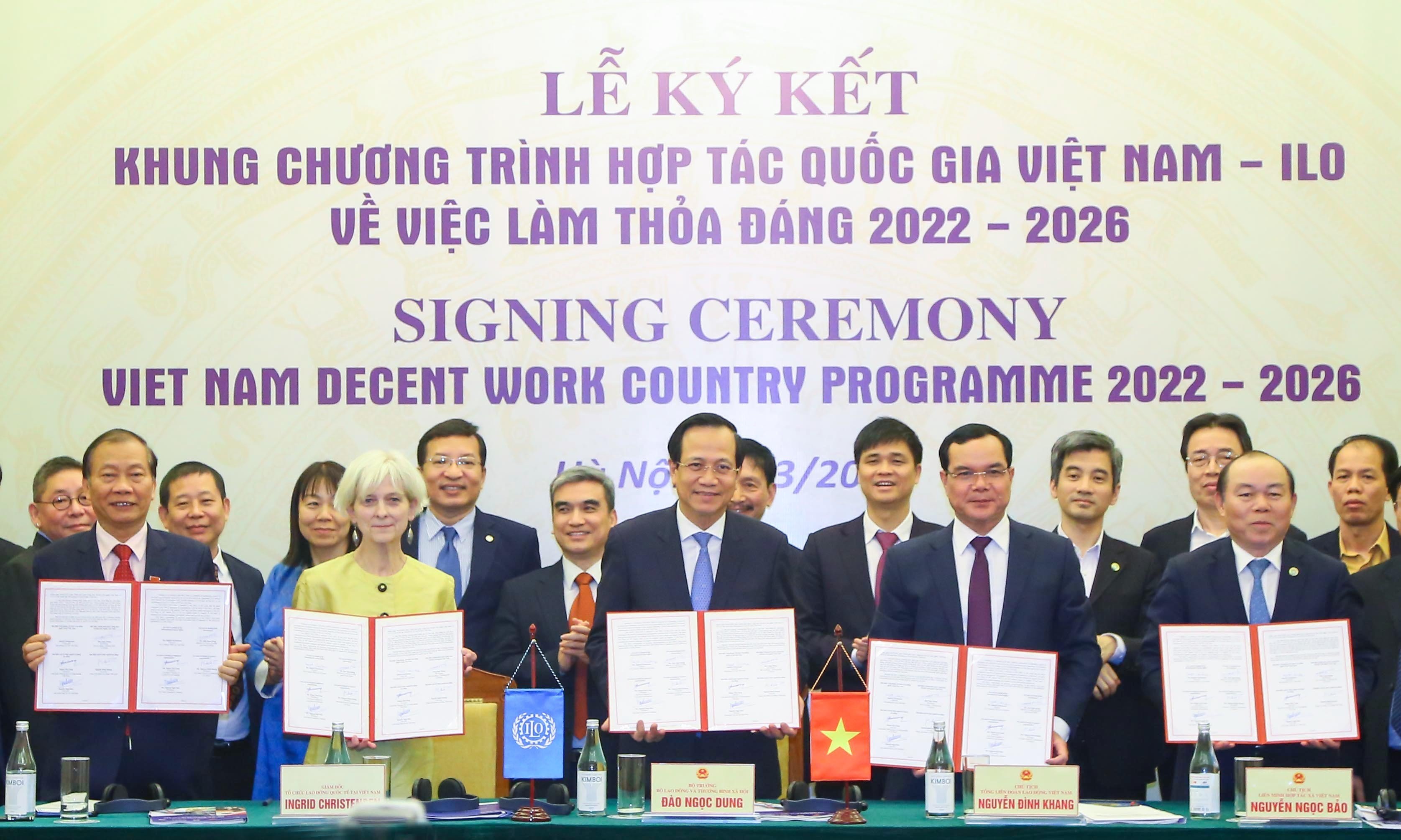 The signing ceremony of Vietnam Decent Work Country Programme 2022 -2026